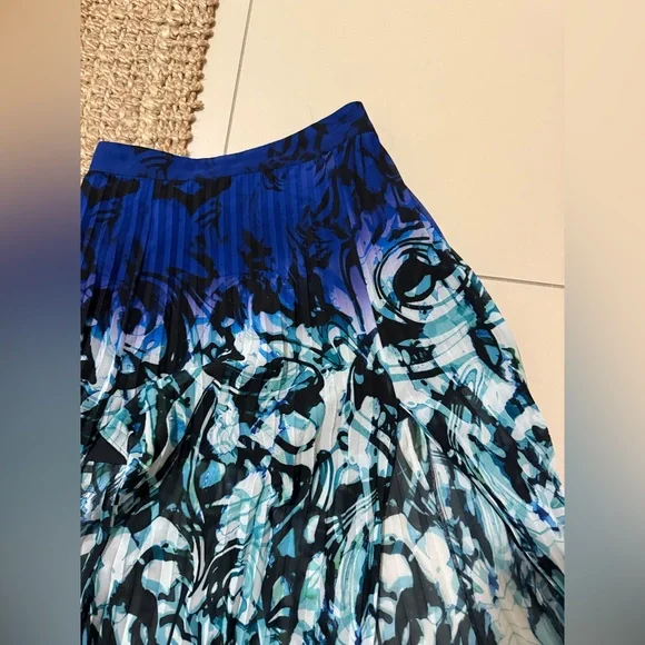 Elegant Blue and Black Women's Skirt - Picture 4 of 10